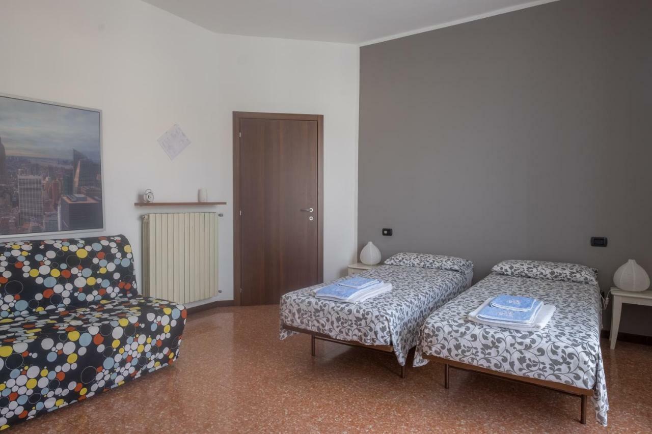 B&B Le Camelie Bareggio Eksteriør bilde